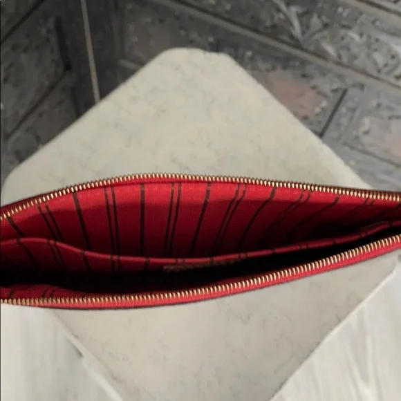 Louis Vuitton Neverfull Monogrom Clutch - Picture 8 of 10